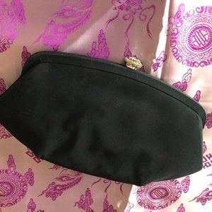 MM: BLACK CLOTH CLUTCH VINTAGE 1950S
